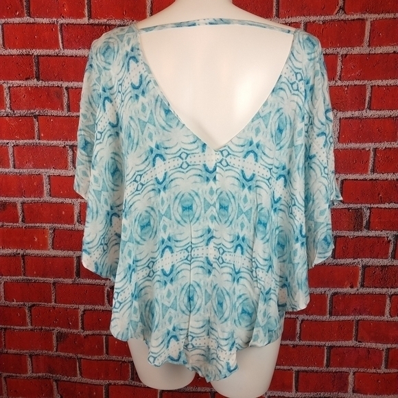 BB Dakota Tops - Bb Dakota Gratto pattern Flutter sleeve top